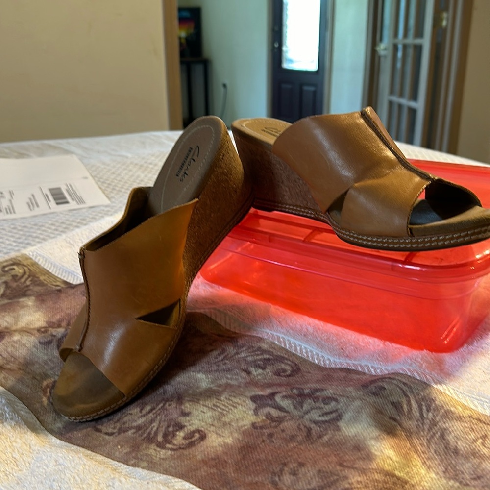 Clarks collection calfskin leather wedge heel slide.